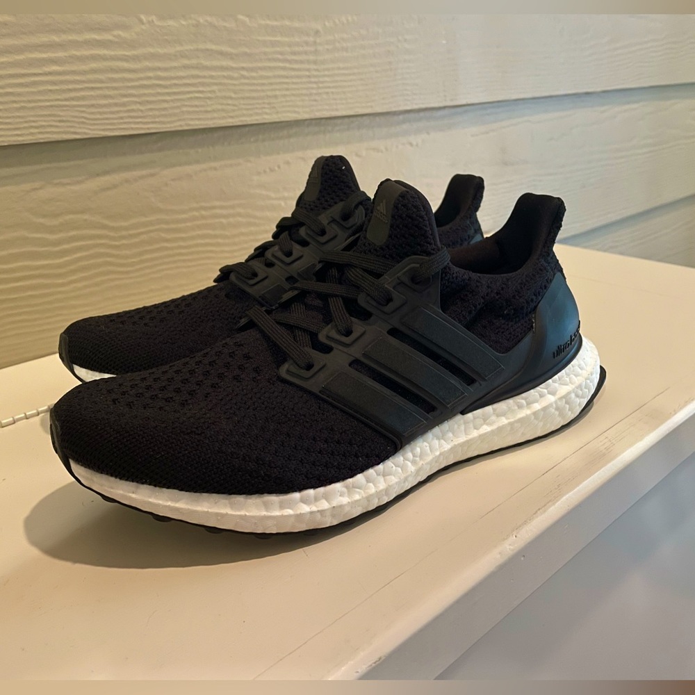 Adidas Ultraboosts 5.0 DNA Women’s Size 7.5
